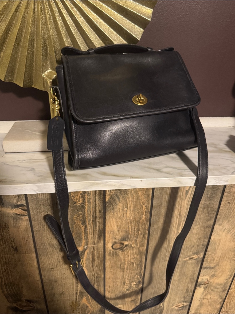 Coach vintage 9870 Black Leather Turnlock Crossbody Bag with Gold Hardware
